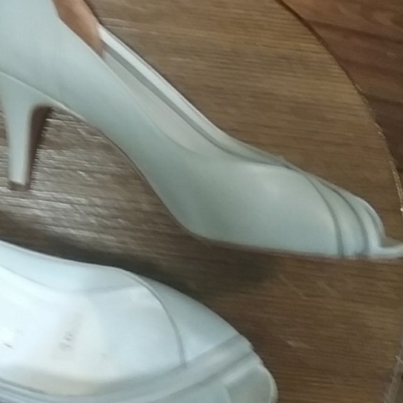 Evan Picone lite gray peep toe heels size 8 - Picture 5 of 15